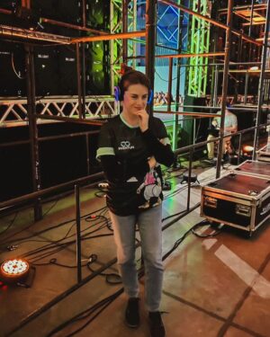 Alessandra Maestrini Instagram - O mês de junho foi pra lá de especial, daí 😜

Nossa @alessandramaestrini foi a mestre de cerimônias da @inventum2024: A maior feira de ciência, tecnologia e inovação do Estado do Paraná! E pra fechar o mês com chave de ouro, participou do @entreelaspb, o maior evento de liderança para mulheres da região! Que demais é poder revisitar essa cidade que tem sempre tanto carinho pra dar (e histórias boas pra contar!).

Até logo, Pato Branco!! 🦢❣️ 

📸 @decogedeon l @roseamorimamorim

#alessandramaestrini #patobranco #bozena #inventum2024 #entreelas