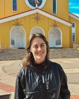 Alessandra Maestrini Instagram - O mês de junho foi pra lá de especial, daí 😜

Nossa @alessandramaestrini foi a mestre de cerimônias da @inventum2024: A maior feira de ciência, tecnologia e inovação do Estado do Paraná! E pra fechar o mês com chave de ouro, participou do @entreelaspb, o maior evento de liderança para mulheres da região! Que demais é poder revisitar essa cidade que tem sempre tanto carinho pra dar (e histórias boas pra contar!).

Até logo, Pato Branco!! 🦢❣️ 

📸 @decogedeon l @roseamorimamorim

#alessandramaestrini #patobranco #bozena #inventum2024 #entreelas