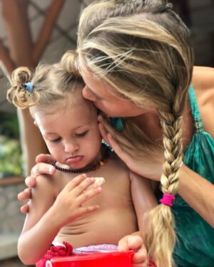 Álex Adróver Instagram - Feliz día!!! Cuando creía que no podía encontrar una mami tan luchadora como la mía, va y aparece Patry. Menudas dos mujeres y qué manera de repartir amor. 🥰🥰🥰