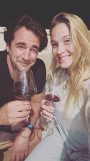 Álex Adróver Instagram - Parece que cada día estamos de celebración. No podemos evitar estar tremendamente emocionados por todo lo bonito que está por llegar. Será que nos casamos? 🔥🔥🔥