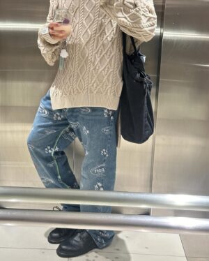 Alex Diaz Instagram - #MediaListeningDay at @barefootcollab for @BarBoysANewMusical - felt like popping on this big a$$ cozy sweater from @hm_man @hm’s new collab with @rokhofficial 

Pieces drop April 18 🙌