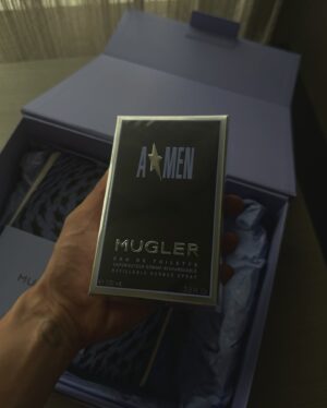 Alex Diaz Instagram - Day 1 in Singapore w/ @muglerofficial🕴️

Upon arriving at our hotel, we were greeted with a gift from the team over at #Mugler! The scents are called Mugler Angel and Mugler Amen

Haven’t tried them yet so stay tuned and I’ll tell ya which is my fave. 

#MuglerParty tonight, excited—taking you guys w/ so meet me on live at 6pm!