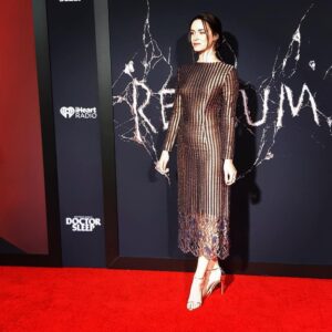 Alex Essoe Instagram - What a night! I am beyond grateful to @warnerbrosentertainment @flanaganfilm and @stephenking for giving me the opportunity of a lifetime. 
And a very special thank you to @agentprovocateur for making me feel like a million in this gorgeous dress!! Love AP so much!! 💋💋💋