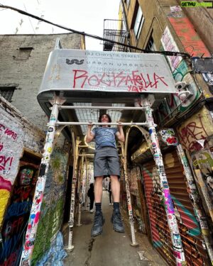 Alex Garfin Instagram - Batman isn’t the only ones in the alleys.

📸: @carlingjacksonart