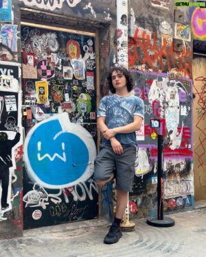 Alex Garfin Instagram - Batman isn’t the only ones in the alleys.

📸: @carlingjacksonart