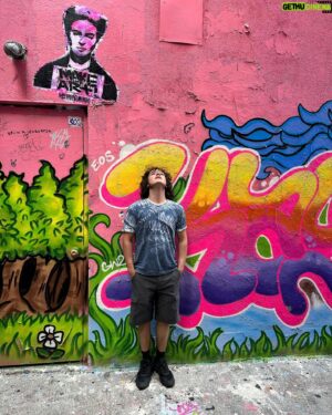 Alex Garfin Instagram - Batman isn’t the only ones in the alleys.

📸: @carlingjacksonart