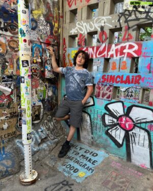 Alex Garfin Instagram - Batman isn’t the only ones in the alleys.

📸: @carlingjacksonart