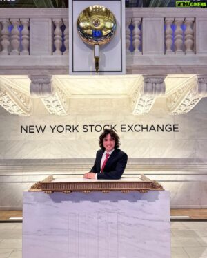 Alex Garfin Instagram - Had the absolute pleasure of going to the @nyse today, and the absolute honor of being shown around by @einsteinofwallst . Can’t wait for everything we will do together to make the world a more fair and artistic place!