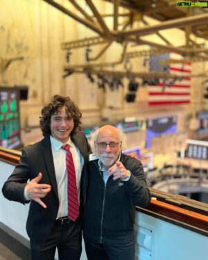 Alex Garfin Instagram - Had the absolute pleasure of going to the @nyse today, and the absolute honor of being shown around by @einsteinofwallst . Can’t wait for everything we will do together to make the world a more fair and artistic place!