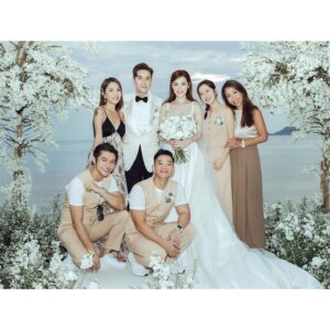 Alex Lam Chi-Sin Instagram - 🐴馬家娶新婦🐴
再次多謝二哥二嫂嘅安排
了解二哥為人乜都冇所謂
這個婚禮九乘係二嫂包辦
所以知道佢哋結婚嘅時候
我話有咩幫手一定要開聲
因我都好緊張二嫂太吃力
但所有流程安排婚禮佈置
沒有婚禮策劃可做到完美
咁就可以證明我呢個二嫂
絕對有驚人同超凡嘅能力
去照顧好我二哥嘅下半生
我成日講幾個冇血緣關係
但有血緣關係一樣嘅親情
話唔定係我哋已經超越咗
真心我一定會係其中一個
再一次喺度祝我二哥二嫂
白頭到老永結同心快生B
亦都再次多謝二哥選擇我
做今次佢嘅伴郎佢同我講
細佬你今日角色係我伴郎
呢種信任一切盡在不言中
I LOVE MY BIG FAMILY 🐴
#鐵馬家族 
#顧汝棠 #顧汝仁 #顧汝良 #應雁鳴