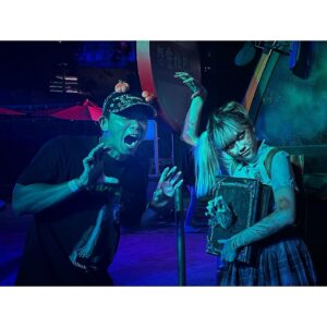 Alex Lam Chi-Sin Instagram - 🎃海洋公園🎃
海洋公園哈囉喂真心係超正
咁大個仔第一次夜晚入鬼屋
一尊重每位工作人員嘅專業
二老婆同朋友都玩得好開心
因為好耐冇同班好朋友去玩
最緊要大家玩得開心又刺激
#哈囉喂全園祭2023 
#海洋公園 #海洋公園哈囉喂 
#鬼校輪迥 #鬼校入學 
#入得呢個校園 #永遠都唔會完