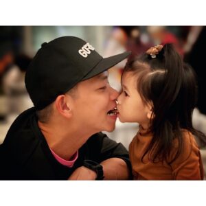 Alex Lam Chi-Sin Instagram - 💋I LOVE YOU💋
好好記錄希望你長大後
好好記住爸不係好愛你