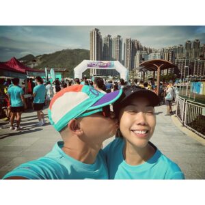 Alex Lam Chi-Sin Instagram - 🔓成就解鎖🔓
非常感恩可以睇到黎諾懿
佢嘅社交平台宣傳慈善跑
因佢係大使突然隨喜想跑
亦因為有次拍奪命提示時
陳山叔佢車我到現場經過
麥當勞叔叔之家佢話去過
探訪過小朋友佢哋好堅強
我聽佢講嘅故事我一路喊
佢問我有冇興趣去做探訪
啲小朋友見到我會好開心
我話唔得㗎我聽都已經咁
唔想去影響啲小朋友情緒
我話有其他嘢幫手話我知
叔我講過嘅嘢終於有機會
今次跑受惠機構其中之一
就係佢哋所以我好想參與
咁啱老婆佢近排狀態咁好
問佢可唔可以陪我一齊去
做慈善大家開心跑又健康
佢一口應承左我仲同佢講
大家嘅第一次可成就解鎖
互相扶持互相鼓勵跑到尾
自己跑唔需要跟別人節奏
唔好理快定慢總之真完成
所有嘅嘢都係正向好開心
希望可以快啲再有第二次
同老婆再去參與類似活動
今次有另外一樣開心嘅係
以普通人去報名開心完成
唔係以演員工作身份出席
❤️❤️❤️❤️❤️❤️❤️❤️❤️
老婆多謝你陪我做咗一件
好想做嘅事五公里唔簡單
唔係隨隨便便一個人做到
運動係為健康為挑戰自己
唔需要理會人哋講乜嘢嘅
點都好我會喺你背後去跑
會拖住你隻小手一齊衝線
人生不斷修練每日去做好
#ADIZEROPRO3
💪🏽💪🏽💪🏽💪🏽💪🏽💪🏽💪🏽💪🏽
愛與和平提高靈性🥰
健身➡️跑步➡️健身➡️跑步
@adidashk @adriansiu @jamieiiu
@oakley @mandychan_alixzoe 
#1morehk #lifeaffectslife #focus 
#一直努力 #肌肉兄弟 #悶棍生活 
#健身 #跑步 #夢想0距離慈善跑