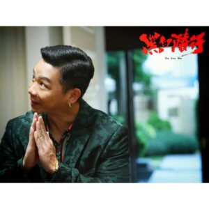 Alex Lam Chi-Sin Instagram - ⚫️黑白潛行⚪️
上年拍攝左一套好喜歡嘅電影
因導演希望我演一個江湖人物
粵語方面任我自由發揮的確爽
可同安志杰古斌何佩瑜演兄弟
真開心近幾年我最鍾意嘅一套
真係唔使講太多睇過你就知正
大家一定會鍾意記住二月四日
十時到优酷搶先看請多多支持
#看電影上优酷 #黑白潛行
#江湖電影 #警匪電影 #電影