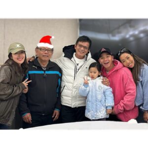 Alex Lam Chi-Sin Instagram - ❄️二零二三冬至❄️
郭大俠佢一向都好錫我同阿妹
祝佢日日都健康快樂笑口常開
多謝華哥請我哋一家食冬至飯
#黃日華 #射雕英雄傳 #郭靖