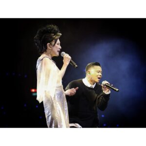Alex Lam Chi-Sin Instagram - 🎤珍音樂呂珊演唱會🎤
再一次喺度多謝珊姐邀請
俾機會我感受舞台這經歷
同佢拍劇已合作過好多次
係個對後輩好好嘅女英雄
佢性格溫柔中帶一點豪邁
眨吓眼認識珊姐已十五年
第一次合作在施公奇案二
佢話同我開工佢會笑唔停
我同你拍劇咪一樣咁開心
多謝你咁錫我呢位小兄弟
俾愛你嘅粉絲認識林子善
🫶🏽多謝🫶🏽
出品人蔡國熙先生嘅安排
音樂總監徐日勤給我信心
所有台前幕後嘅工作人員
當然要多謝珊姐一班粉絲
髮型設計 @ballng 
服裝設計 @wagamamaplayground 
#呂珊 #珍音樂呂珊演唱會 
#帝國娛樂 #演唱會 
#相愛很難 #愛的呼喚