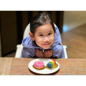 Alex Lam Chi-Sin Instagram - 🎂乖乖BD🎂
乖乖之前咪咪同爸不
冇時間同你慶祝生日
終於有時間同你補返
到大過時你都要記住
你生日嘅日子係咪咪
人生裏最痛苦嘅一天
要留嗰日俾佢去慶祝
感恩佢用生命帶你嚟
呢個世界爸不亦能恩
你選擇我同咪咪成為
你嘅父母我永遠愛你
❤️❤️❤️❤️❤️❤️❤️
@hkoceanpark 
Kimmy
@hongkongoceanparkmarriott 
Vivian
多謝曬兩位嘅悉心安排🙏🏾
重點員工非常優質服務❤️
#HKOceanPark
#HKOceanParkMarriott
#海洋公園 #海洋公園萬豪酒店
#staycationhk