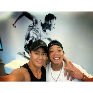 Alex Lam Chi-Sin Instagram - 🫶🏽大師兄🫶🏽
我一向都係草蜢嘅粉絲
佢嘅歌曲九乘我識出背
認識咗𠎀傑已經好多年
佢不單止外表事業優秀
重點係內涵智慧非常高
雖然好久不久先會見面
但每一次見面雞啄唔斷
佢係我非常喜愛嘅哥哥
係我學習榜樣尊師重道
#草蜢 #蔡一傑 #菜一碟
