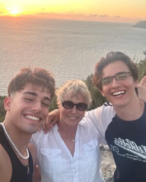 Alex Mandon Rey Instagram - Una semana increíble con mi hermano @noahurrea 🤝🏾❤️
