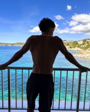 Alex Mandon Rey Instagram - 🌊🐠🦀🐬🌅
