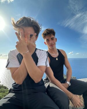 Alex Mandon Rey Instagram - Una semana increíble con mi hermano @noahurrea 🤝🏾❤️