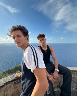 Alex Mandon Rey Instagram - Una semana increíble con mi hermano @noahurrea 🤝🏾❤️