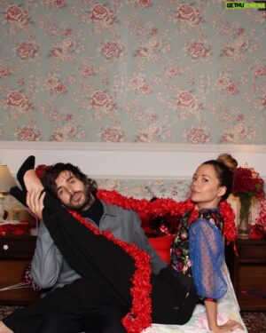 Alex Nevsky Instagram - Mon coeur sourit beaucoup plus que ma face ❤️ @vanpailong @arsenalcontemporary