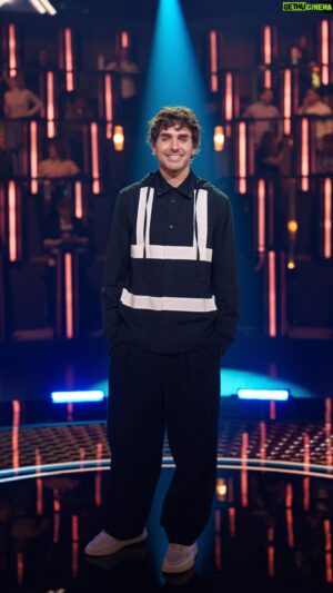 Alex Nevsky Instagram - Alex Nevsky nous a mis les larmes aux yeux avec sa reprise toute en douceur de « Entre l’ombre et la lumière ». 🥺 Un moment hors du temps qu’on est fier de vous partager 🤍

Quelle note auriez-vous donnée à sa performance? ✨
⎯⎯⎯⎯⎯⎯⎯⎯⎯⎯
📺 En DIRECT les jeudis 20h sur @icirctele