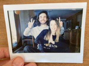 Alex Nevsky Instagram - Quand Claire prend une photo de ses parents peace and love ☮️❤️