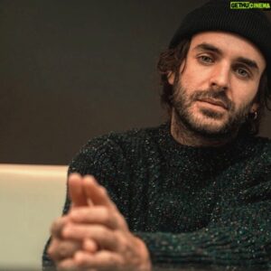 Alex Nevsky Instagram - 34 ans!!! 🙃
Je suis en spectacle au Théâtre Granada de Sherbrooke ce samedi!
Go! Le show est fouuuu 🎉

Photo: André Vuillemin