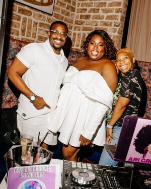 Alex Newell Instagram - Baby we had a time that I didn’t even remember going to another bar!! Thank you all for coming out!! THIS CAKE!!! @bcakeny did that!! Thanks to @civilianhotel for hosting us all!! 📸 @hunterabrams thank you for capturing the night!!
