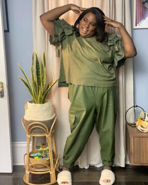 Alex Newell Instagram - I think Mo’s fashions had a big help in getting @zoeysplaylist a @criticschoice nom!!!! Hahah make sure you watch Zoey’s Extraordinary Christmas on @therokuchannel