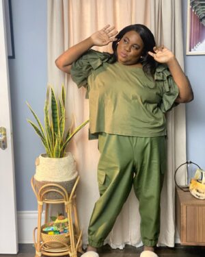 Alex Newell Instagram - I think Mo’s fashions had a big help in getting @zoeysplaylist a @criticschoice nom!!!! Hahah make sure you watch Zoey’s Extraordinary Christmas on @therokuchannel