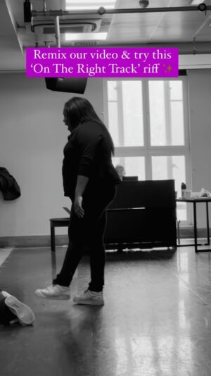 Alex Newell Instagram - Calling all musical lovers! 📢 Think you’ve got the lungs to riff like our superstar @thealexnewell? 🎶  Remix this video and show us what you’ve got! 🤩

#WorldTheatreDay #Pippin #WestEnd #50thAnniversary #MusicalTheatre #Musical #AlexNewell #RiffChallenge