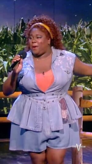 Alex Newell Instagram - Tony-award winner @thealexnewell brings the house down with a performance of “Independently Owned” from ‘Shucked’! 🌽