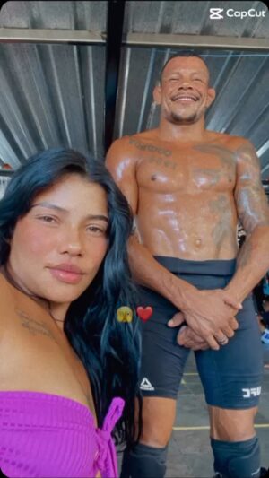 Alex Oliveira Instagram - Bom dia 😃☀️🌞 
Para a felicidade não tem legenda
❤️❤️❤️❤️❤️❤️❤️❤️❤️❤️❤️
#oeslortepodemudarvidas