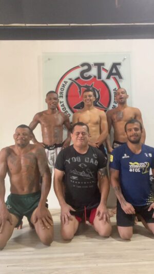 Alex Oliveira Instagram - A verdade é uma só...

...Cada um no seu lugar e pronto!!!!
#oesportepodemudarvidas