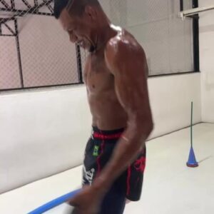 Alex Oliveira Instagram - Jamais desacredite, pois tudo possível, Deus é muito bom!!
#oesportepodemudarvidas