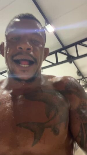 Alex Oliveira Instagram - Treino para conta e vem coisa boas aí !
#oesportepodemudarvidas