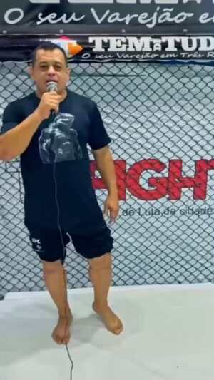 Alex Oliveira Instagram - Hoje a Toca dos Tubarões, @ats_tubaroesbrasil  recebeu a grande  equipe  de Miguel Pereira R/J  @leo_brazilianjiujitsu e também a de Juiz de Fora @augusto_sechi .

Começa hoje uma grande parceria para o MMA Profissional. Agora é hora de treinar muito, pois coisas boas estão por vir!

E você, professor de equipe da ATS Tubarões, está buscando parcerias fora de Três Rios. Aqui estamos formando os novos talentos, se você professor tem atletas voltados para o MMA, é só entrar em contato.

(24) 992174037 André Tadeu 

Edição do vedio: @diegoignacio_oficial 

Obrigada meus apoiadores: @canal10jf  @temditudotr  @drviniciusbonfante.joelho  @vircamargo  @atomonutrition  e @intensimed 

#videosengracados #videos#canaljf #notícia #noticias24 #noticia #noticias #notícias #novidades #jf #noticoasjuizdefora #lojas  #Mencionar #atstubaroes #muaythafighter #lutalivreesportiva #tresriosacidadedoesporte •
#franquia #jujitsulifestyle #tubaroesassasinos #taekwndo #lojas# kingfu #boxe #atsushi #Anime #tresriosprecente #taekwondofighter #franqui #andretadeu