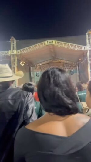 Alex Oliveira Instagram - "Hoje, uma grande  homenagem, na inauguração do maior complexo Esporte de Três Rios, Praça da Juventude.

Estou muito feliz e realizado, que noite maravilhosa. 

O prefeito do povo @eutocomjoa , com seu vice prefeito @professor_jacqueson e para completar, "o cara" nosso secretário de Esporte @bernardogoytacazes .

Homenagearam, ela,minha amada,esposa @nicole_jaloto !!

Meu Amor,eu sei como você luta dia a dia pelas Mulheres parabéns parabéns parabéns 😍😍😍!!

E a prata  da casa @alexcowboyoficial, parabéns filho, a cidade tem que aplaudir você, pois no mundo da luta levou o nome da cidade pra fora do Brasil, pra vários países no maior evento de Artes marciais do mundo e ele muitos outros . 

Até hoje ninguém fez o que nós estamos fazendo, levando nossa cidade para os 04 canto do planeta terra!!

SÓ NÓS MESMO 😍😍😍😍😍😍😍😍😍😍😍😍

O Prefeito Do Povo  Jôa, seu vice prefeito Jackson  e secretário de esporte Bernardo , obrigado obrigado obrigado pelo reconhecimento!!!

#videosengracados #videos#canaljf #notícia #noticias24 #noticia #noticias #notícias #novidades #jf #noticoasjuizdefora #lojas  #Mencionar #atstubaroes #muaythafighter #lutalivreesportiva #tresriosacidadedoesporte •
#franquia #jujitsulifestyle #tubaroesassasinos #taekwndo #lojas# kingfu #boxe #atsushi #Anime #tresriosprecente #taekwondofighter #franqui #andretadeu