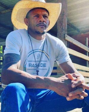 Alex Oliveira Instagram - Hoje foi um dia para refletir.
Um dia para pensar melhor.
Um dia para restabelecer as emoções.
Um dia para pensar mais e mais em mim. 
Um dia para dizer para mim mesmo cara eu te Amo!!!

#oesportepodemudarvidas