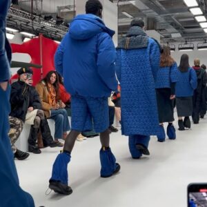 Álex Pastrana Instagram - The plane warned me of what was coming✈️ ❄️🏂. Thanks @kway_official what a great show and time we had.