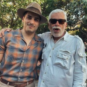 Álex Perea Instagram - Que chingon volver a verlos y trabajar en familia… los quiero chingos! ✨🫶🏻 #LuisEstrada @ponchohd @joaquincosiooficial