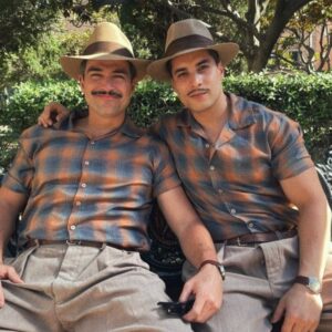 Álex Perea Instagram - Que chingon volver a verlos y trabajar en familia… los quiero chingos! ✨🫶🏻 #LuisEstrada @ponchohd @joaquincosiooficial