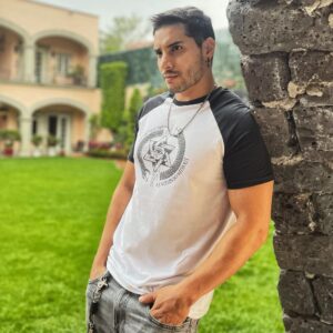 Álex Perea Instagram - 🍀✨🐺🖤