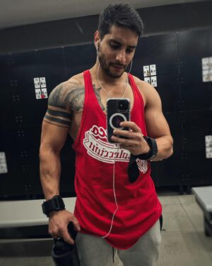 Álex Perea Instagram - Mucho ejercicio y poca playa… 🥲😝 disfruten su fin de semana! ✨🫶🏻♥️