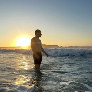 Álex Perea Instagram - Sunset 🌊✨🙏🏻🖤🐺