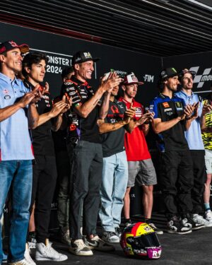 Álex Rins Instagram - Emotional day 0 in Montmeló. It has been a pleasure to compete with you @aleixespargaro ❤️ As for us, can’t wait to be on track tomorrow and to keep developing the bike.

#MotoGP #CatalanGP #Yamaha #42ins