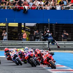 Álex Rins Instagram - After this crash and the surgery I’ll need to sit out of the #GermanGP. Now its time to keep our motivation bigger than ever. We have worked very hard to develop the bike and our time will come. We keep fighting, we keep working and I’ll see you soon!

#MotoGP #Yamaha #42ins